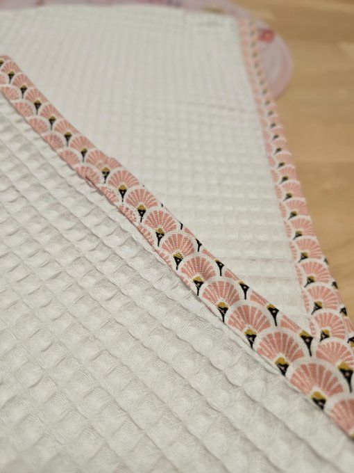 Couronne de bain Blanc/bord Eventail rose et doré